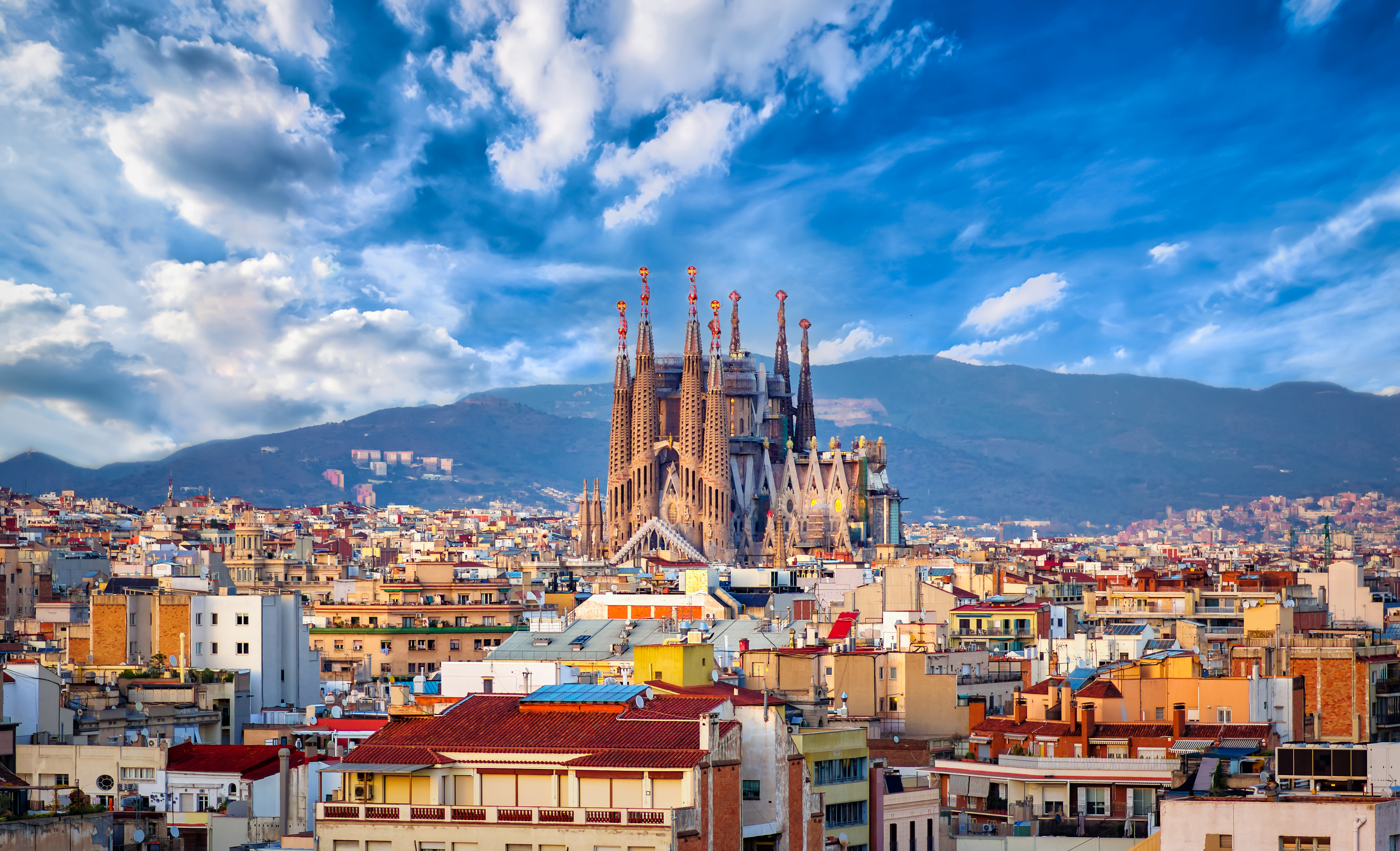 An image of Barcelona featuring La Sagrada Família